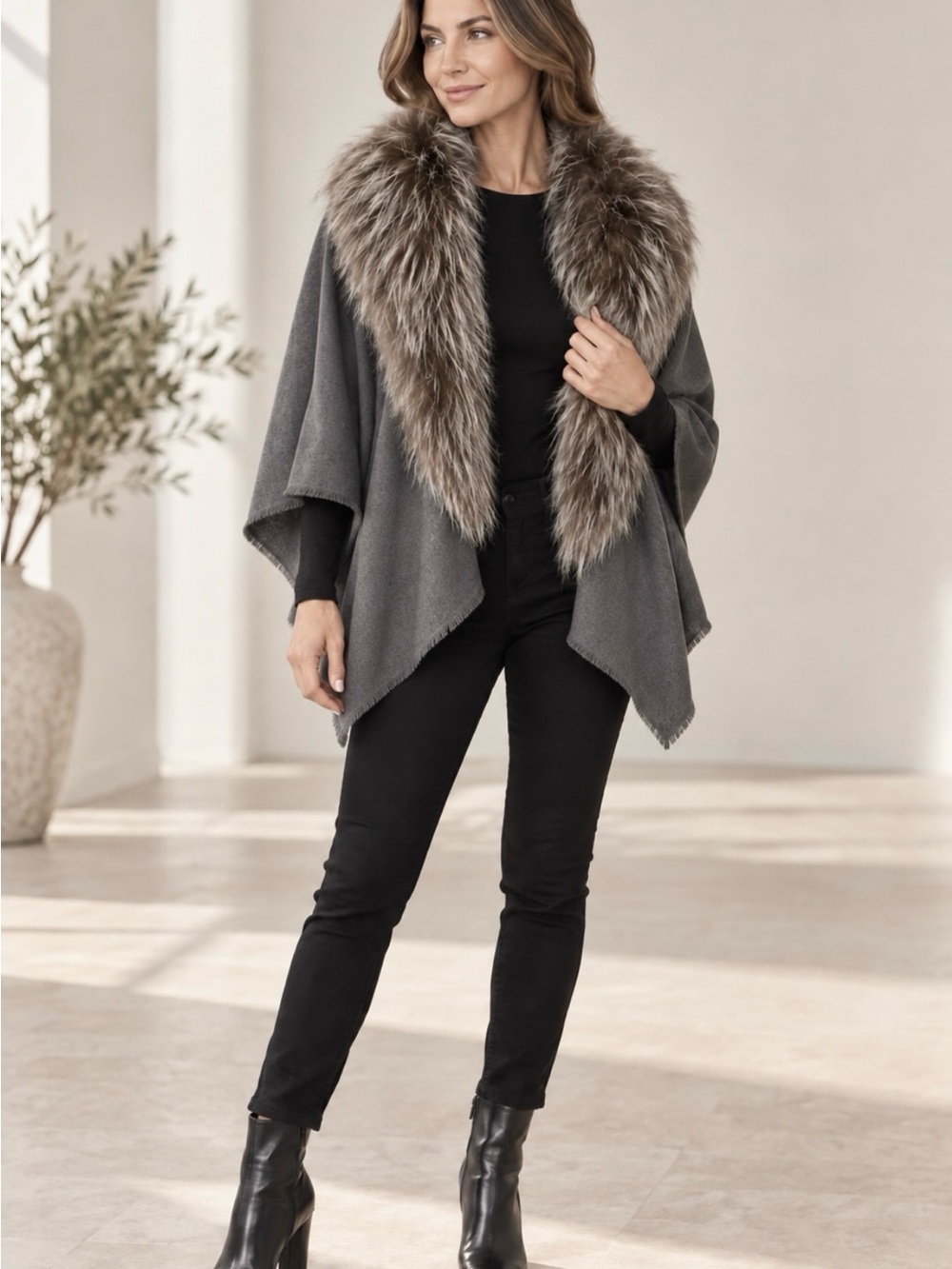 Cozy Gray Wrap Poncho with cashmere blend charcoal one size Fur Collar Italy